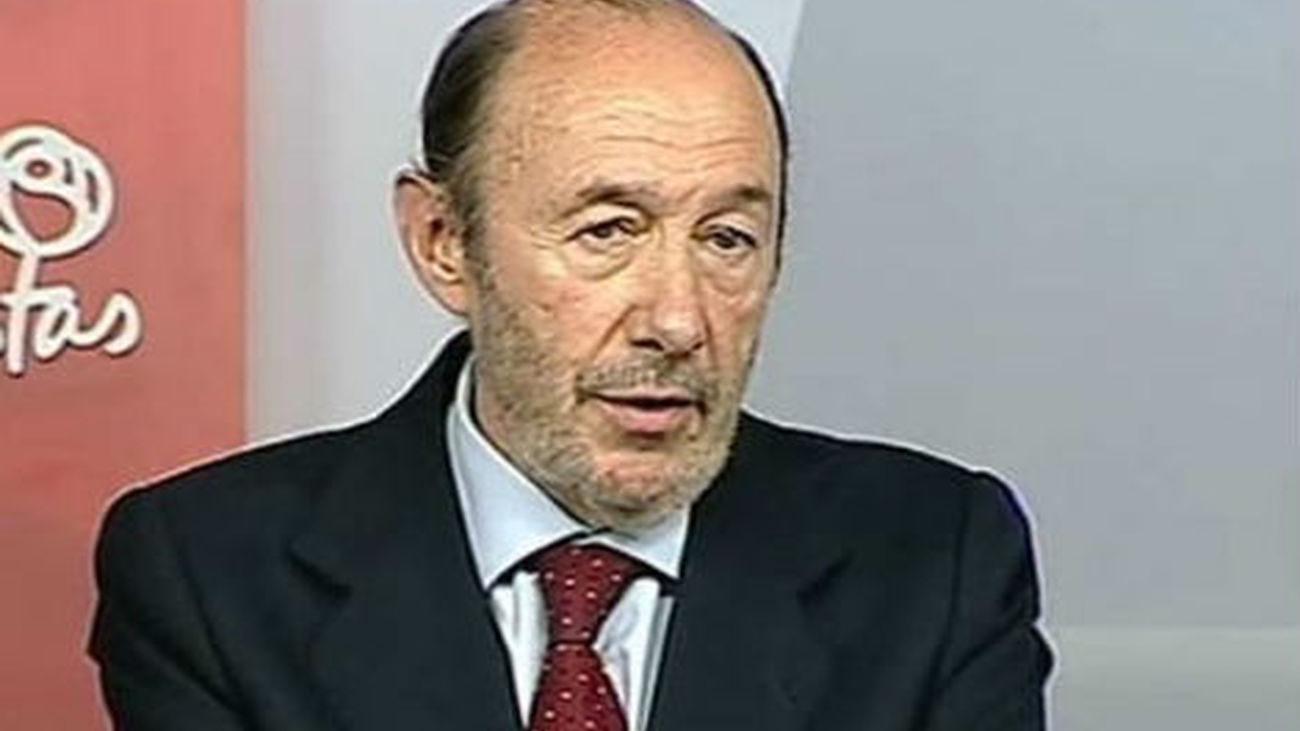 Rubalcaba dejará el cargo en un congreso extraordinario del PSOE en julio