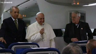 El Papa defiende el celibato para los sacerdotes, pero deja la "puerta abierta" al cambio