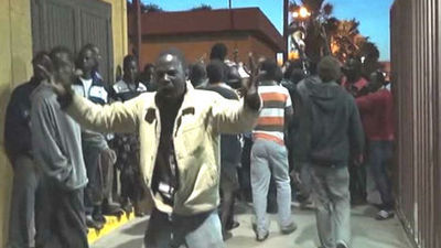 El Gobierno traslada a 150 inmigrantes a la Península para aliviar el CETI de Melilla