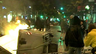 Otra noche violenta con 30 detenidos en Barcelona por choques con la policía