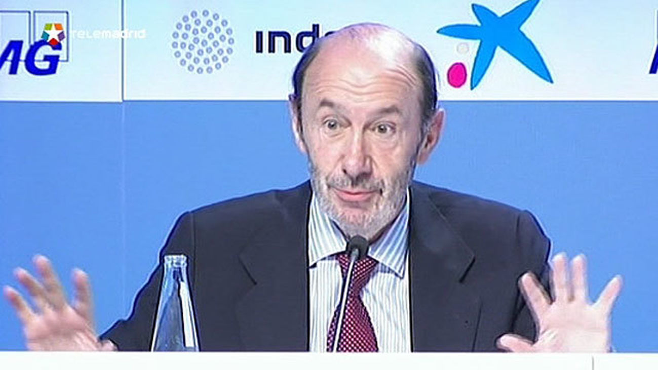 Rubalcaba pide a Mas implicarse en una solución a tres bandas: PP, PSOE y CiU