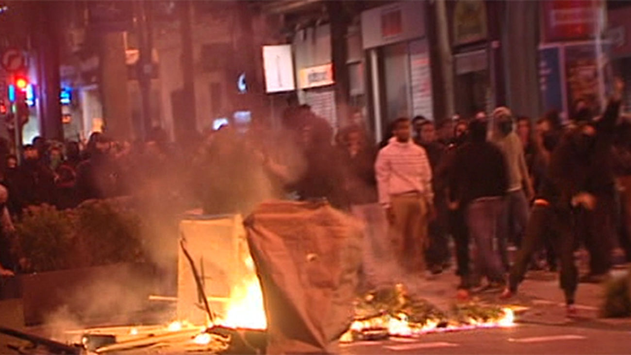 El ayuntamiento barcelonés para el derribo en Can Vies y ofrece diálogo