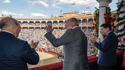 Ovación cerrada al Rey en Las Ventas durante la corrida de la Beneficiencia