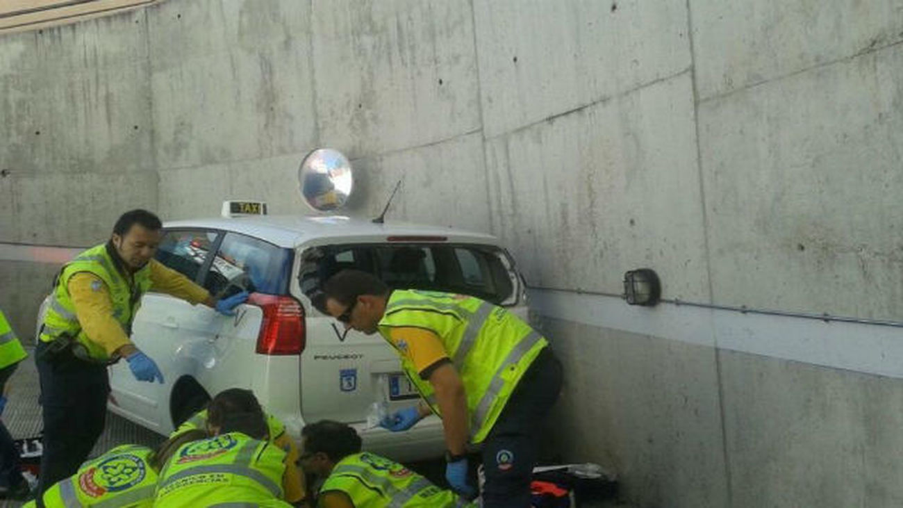 Muy grave un taxista arrollado por su vehículo en el distrito de San Blas