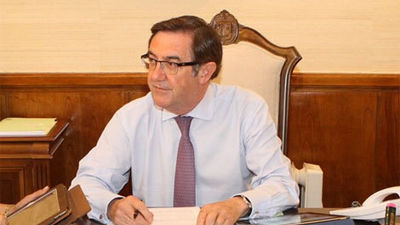 El alcalde de Santiago, Ángel Currás, dimite tras la marcha de 9 ediles