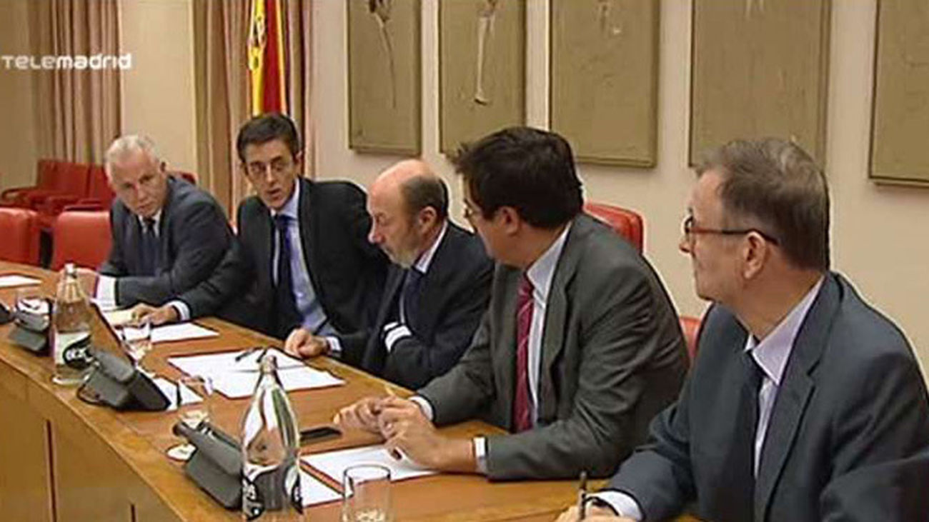 El PSOE cierra filas con Rubalcaba y apoyará la ley de abdicación