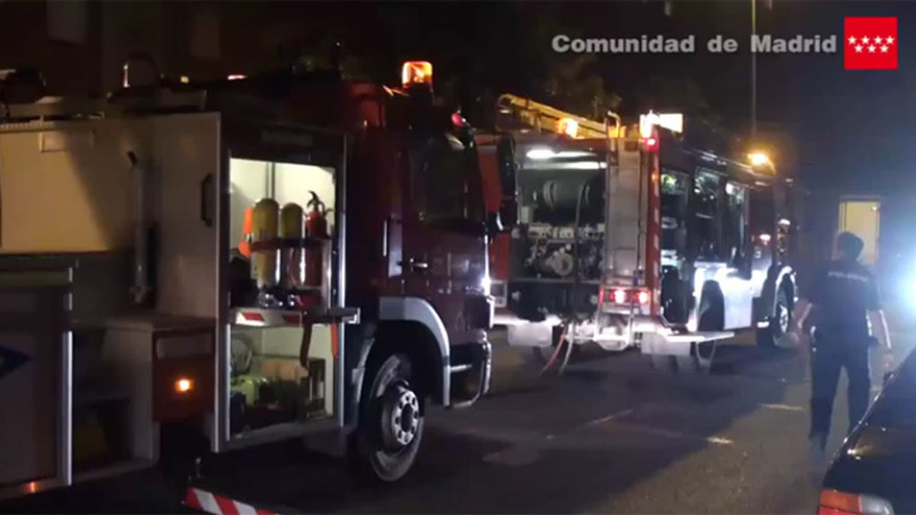 Cinco heridos leves al registrarse un incendio en un edificio en Alcalá de Henares