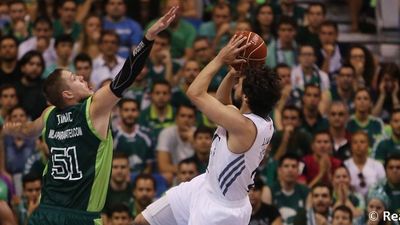 Playoffs ACB: Llull y Reyes visten al Madrid de finalista (79-89)