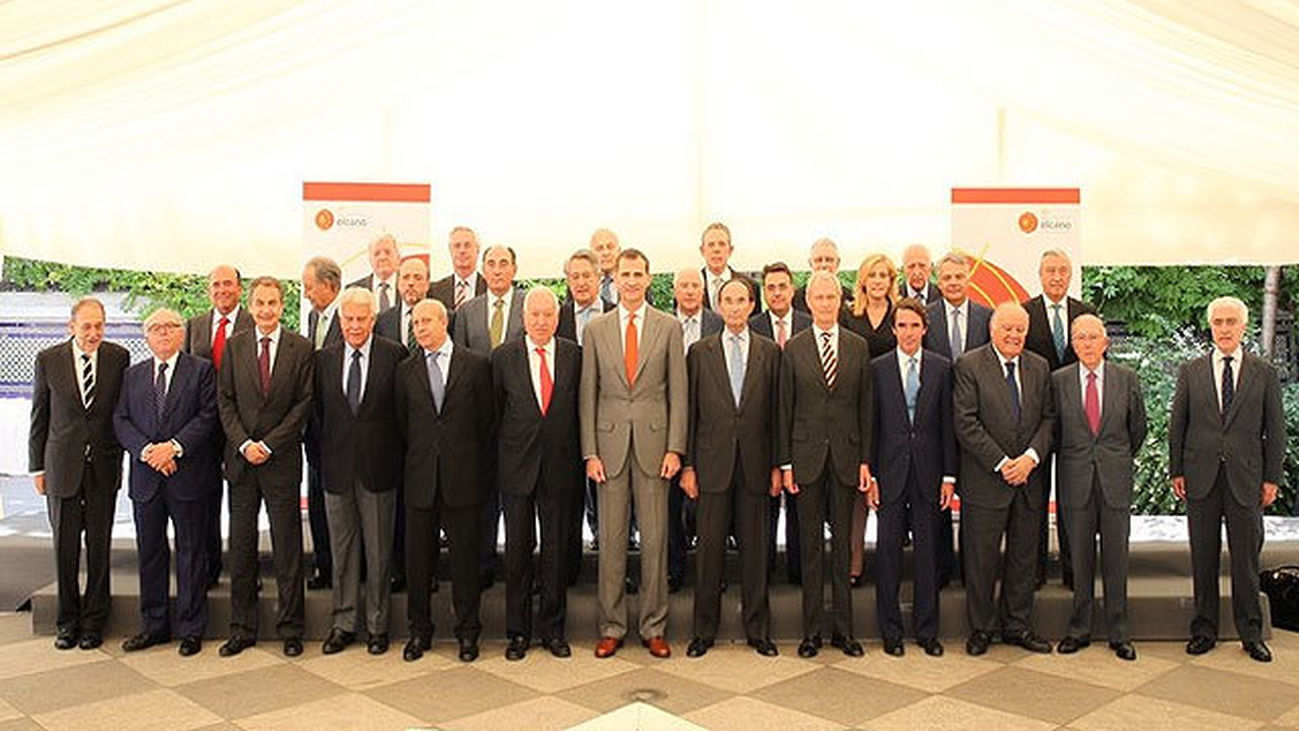 Don Felipe preside su último acto como Príncipe con los tres expresidentes