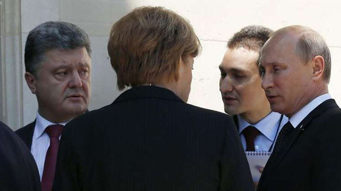Poroshenko y Putin con Merkel
