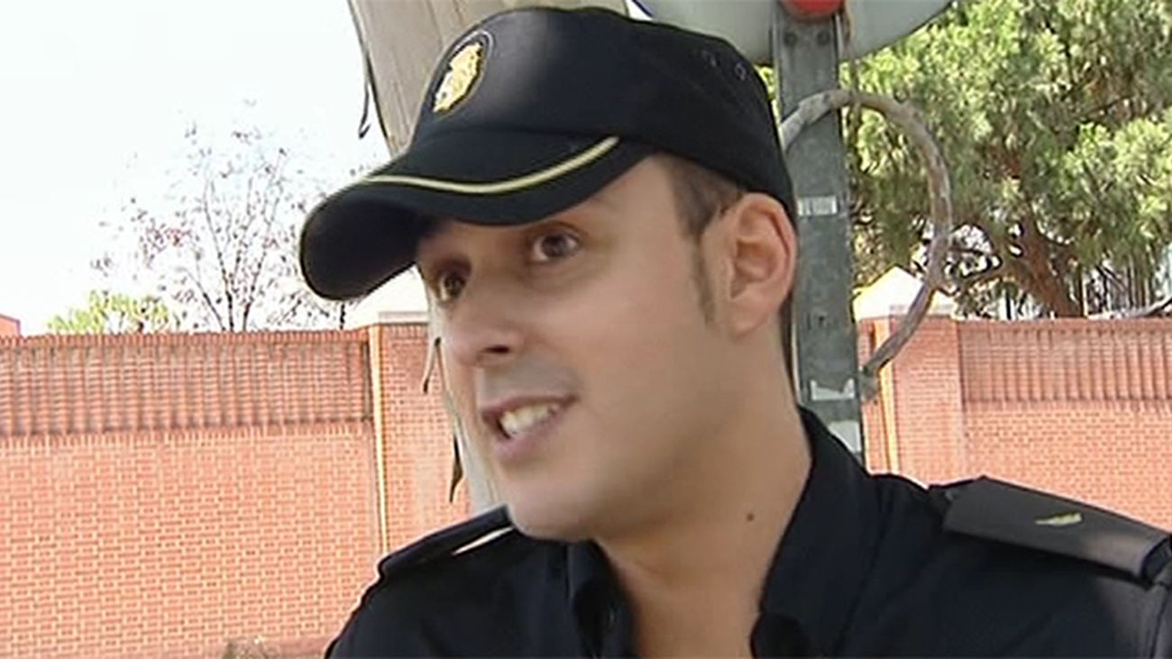 La Comunidad concede una Medalla al policía que salvó a un hombre en el Metro