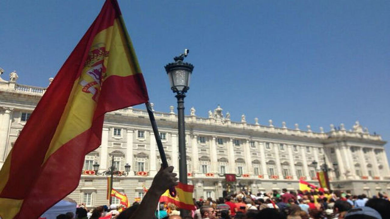 8.000 personas esperan a los Reyes en el Palacio Real