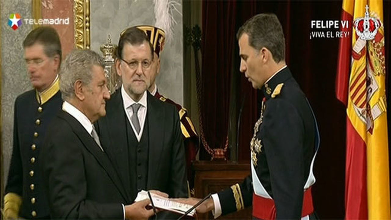 Felipe VI jura la Constitución ante las Cortes