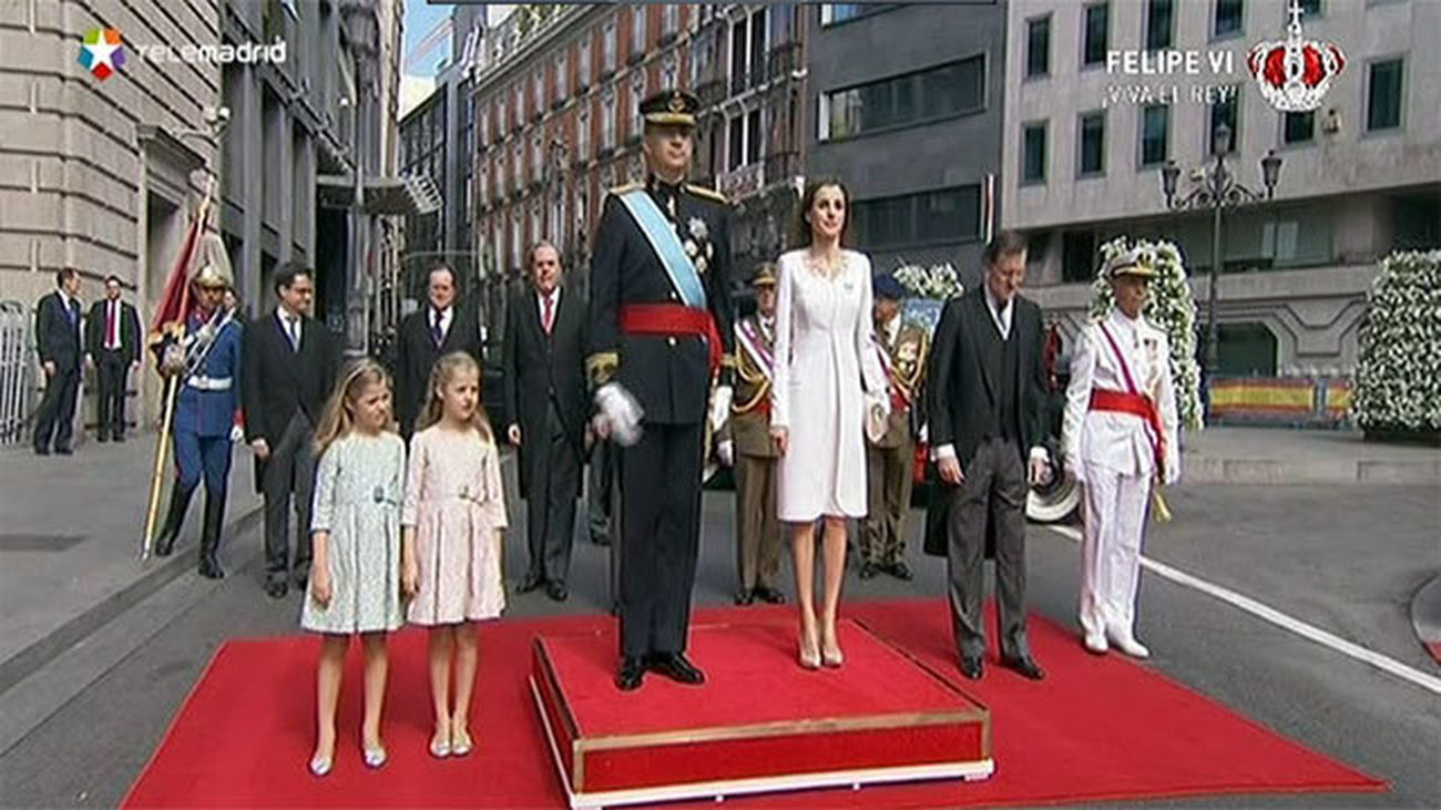 Los Reyes de España llegan al Congreso