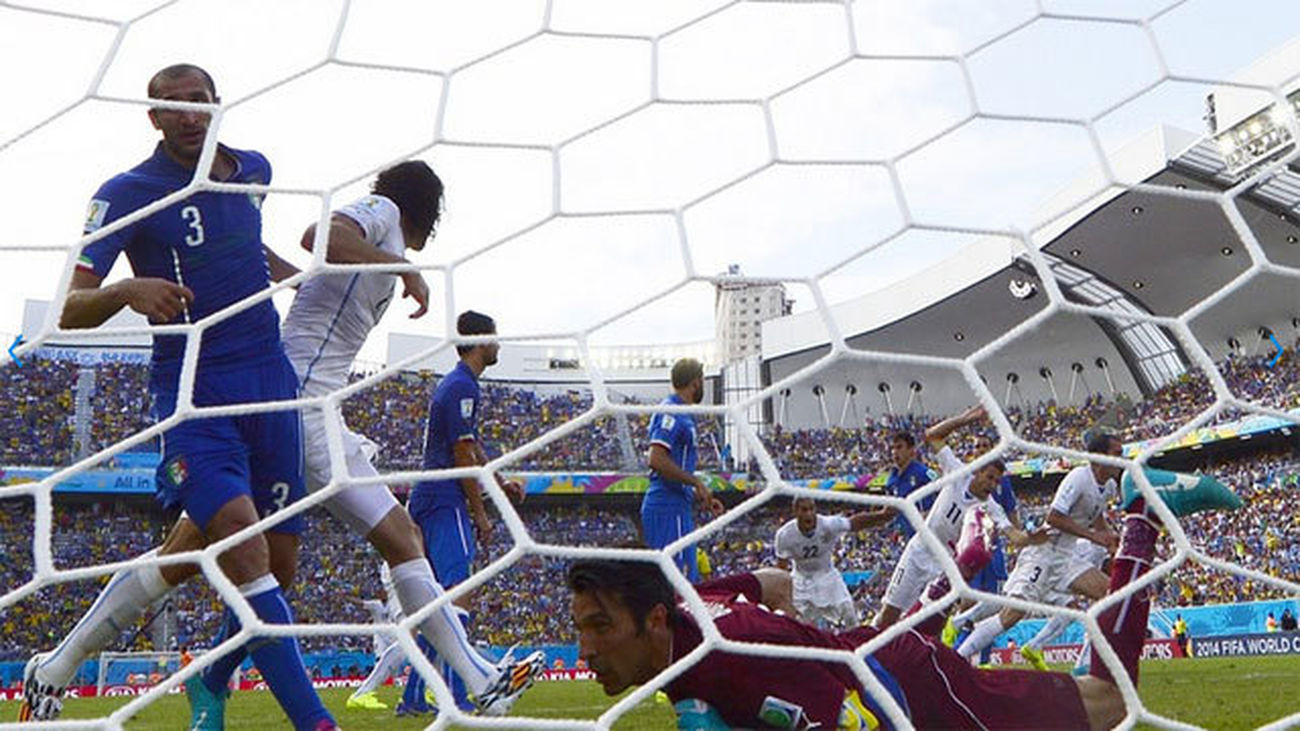 0-1. Godín mete a Uruguay en octavos y elimina a Italia