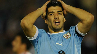 Luis Suárez: nueve partidos de sanción y cuatro meses sin jugar