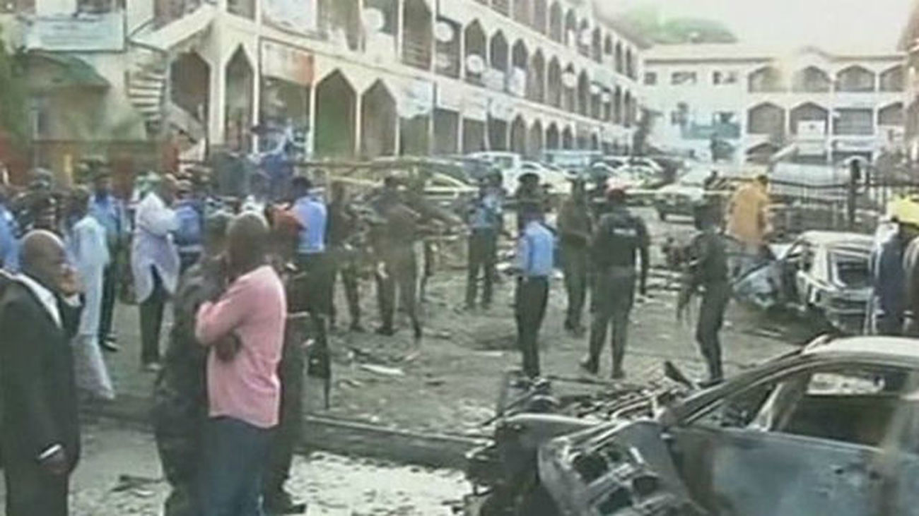 Al menos 21 muertos y 17 heridos en una explosión en un centro comercial de Abuya