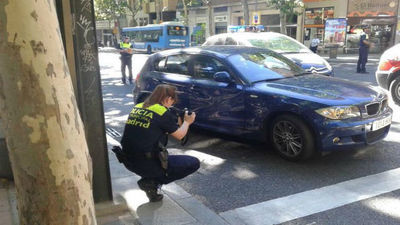 Un herido muy grave y otro grave en un accidente entre una moto y un coche