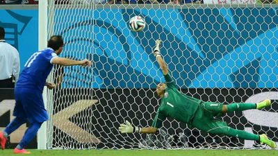1-1 (5-3). Keylor Navas conduce a Costa Rica a los octavos