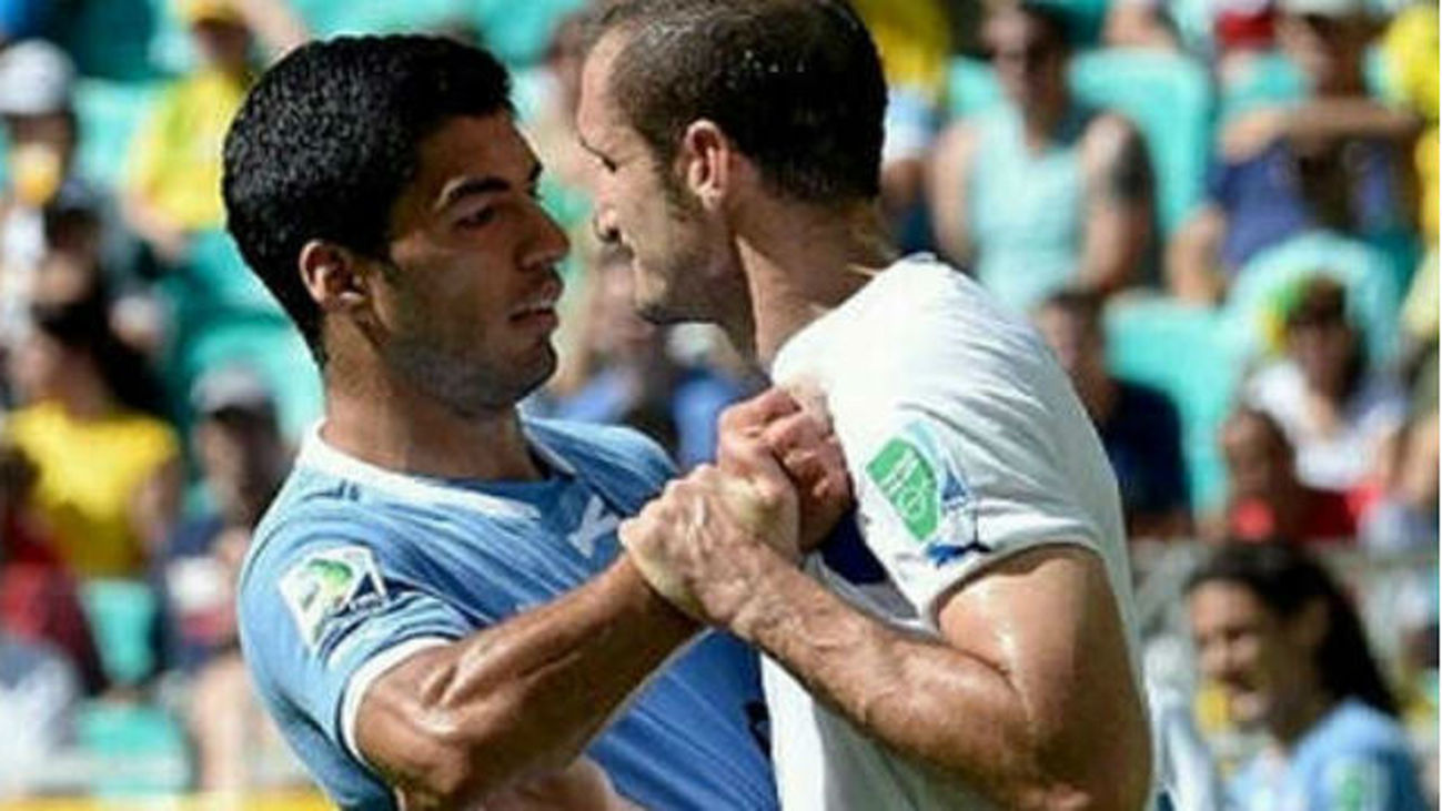 Luis Suárez pide perdón a "Chiellini y a toda la familia del fútbol"
