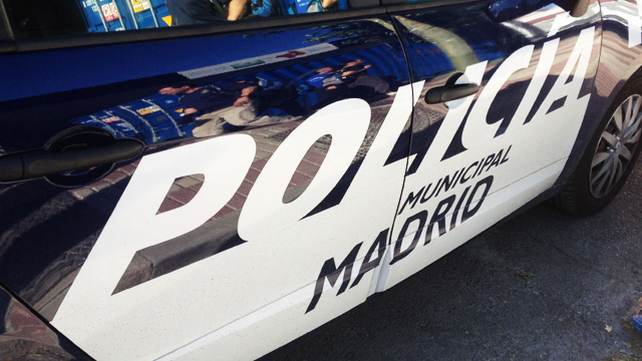 Varios agentes heridos al detener a tres ladrones que intentaban robar en una tienda de lujo en Serrano