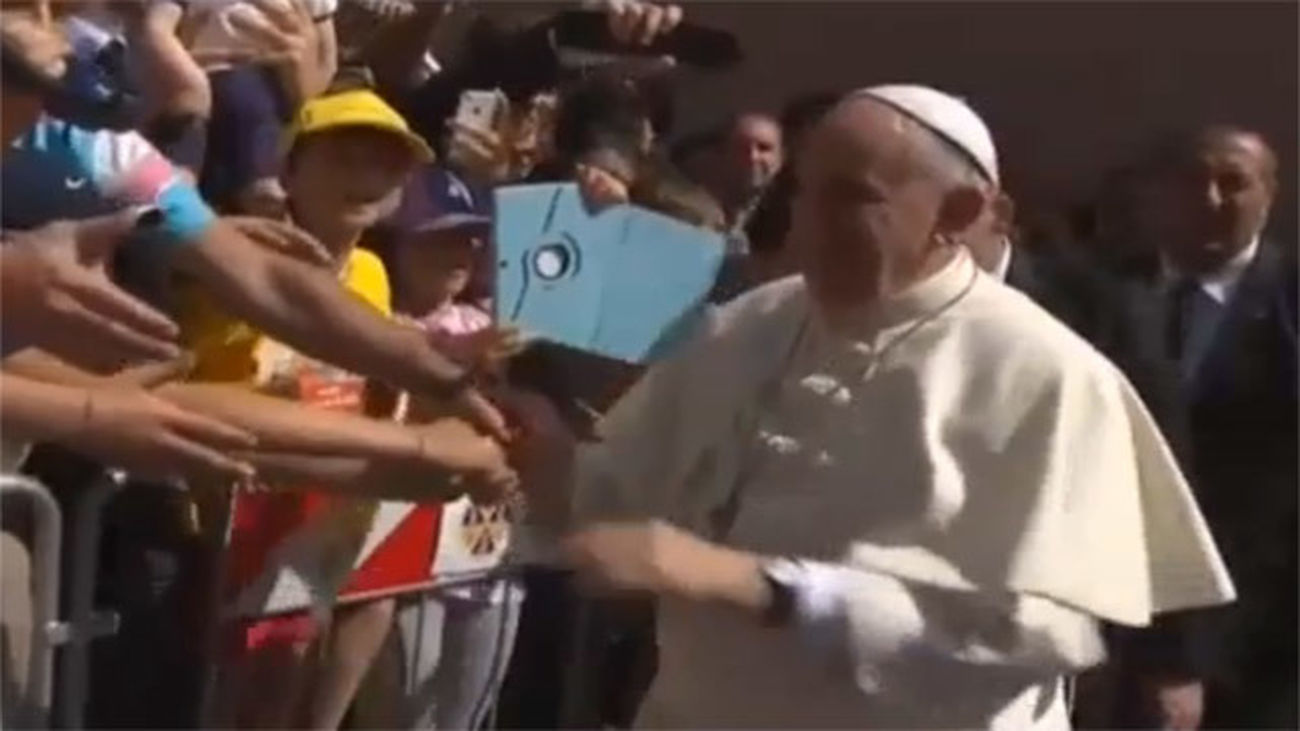 El papa bendice a los enfermos y come con los pobres de Cáritas, en Molise