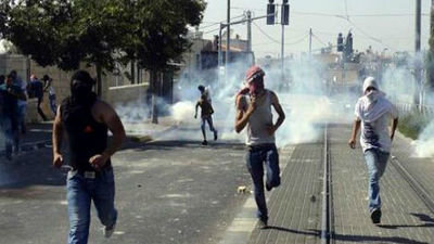 Cuatro heridos y doce detenidos en una noche de violencia en Israel