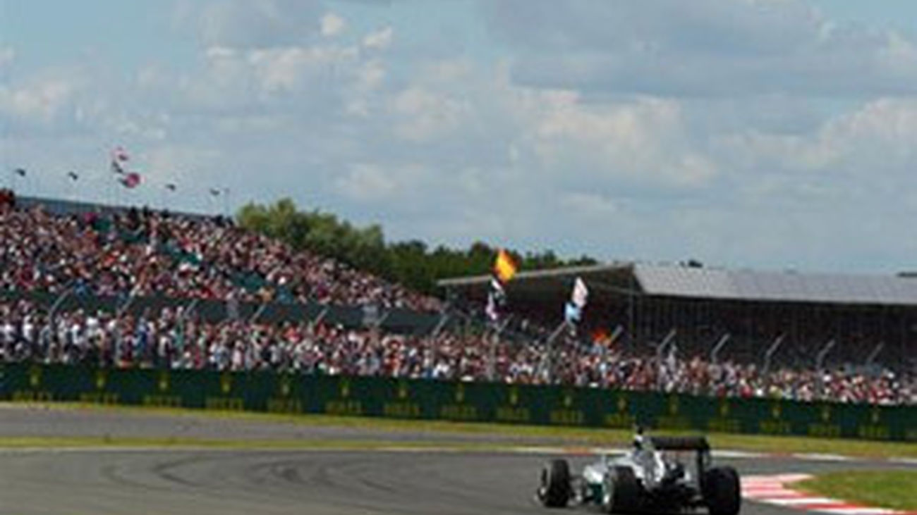 Hamilton ganó en Silverstone y Alonso acabó sexto