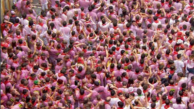 Arrancan los Sanfermines de 2014 con  un chupinazo que ha resistido a la lluvia