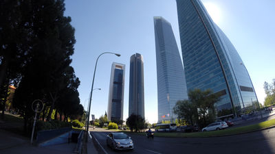 Las grandes empresas facturan en Madrid más del doble que en Cataluña