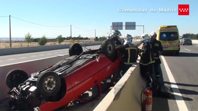 Heridos dos ancianos  al volcar su vehículo en El Molar