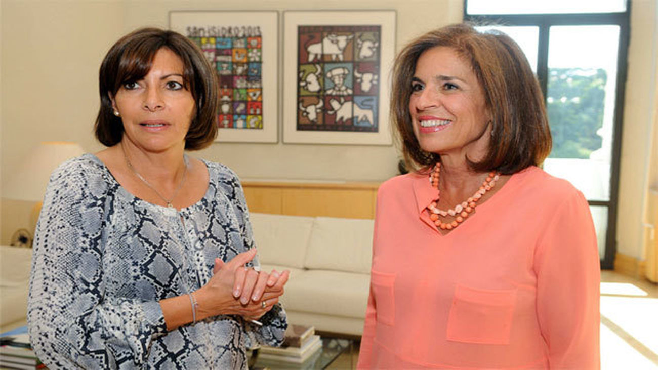 La alcaldesa de París, Anne Hidalgo y su homóloga en Madrid, Ana Botella