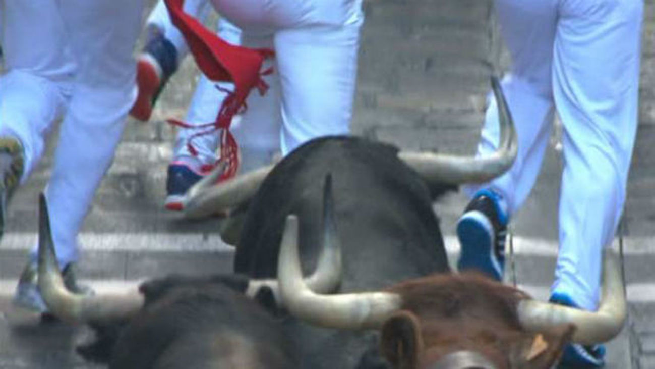 Los de Jandilla protagonizan un quinto encierro limpio y sin heridos por asta de toro