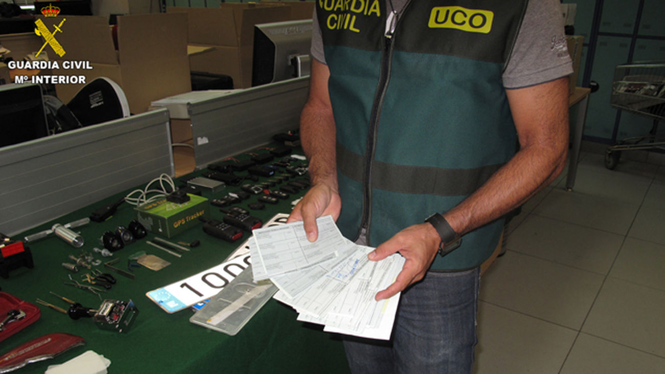 CIVIL_ROBOCOCHES_12134