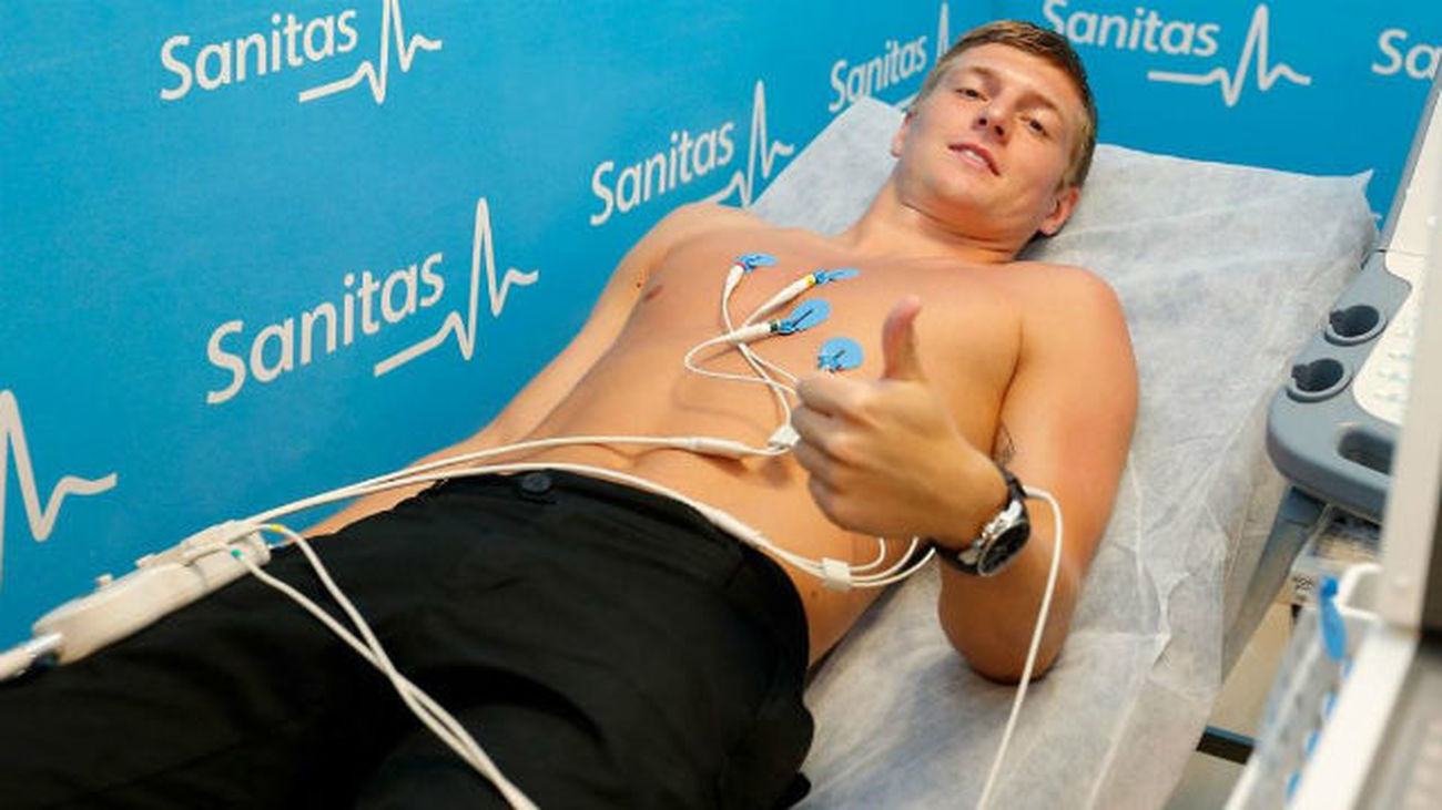 Toni Kroos pasa reconocimiento médico