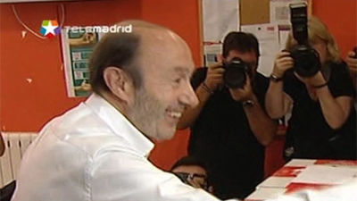 Dirigentes del PSOE esperan un congreso de unidad tras el adiós de Rubalcaba