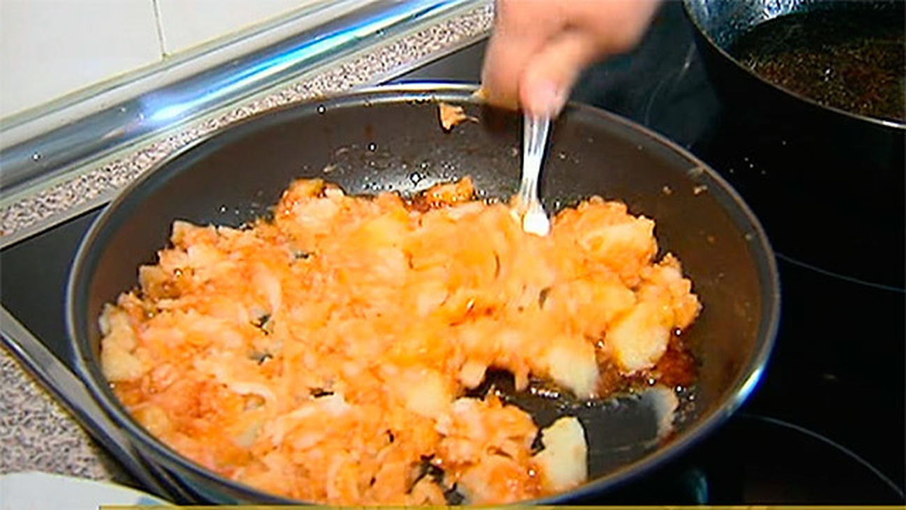 Patatas secas con torreznos, un plato típico de Villavieja de Lozoya