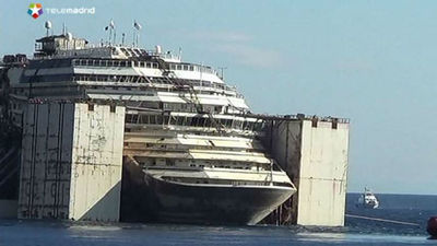 El Costa Concordia emprende el viaje hacia su segunda destrucción