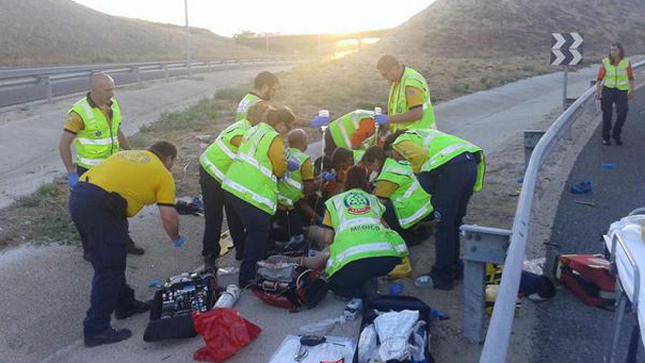 Fallece un motorista de 32 años al colisionar con el quitamientos en la M-45