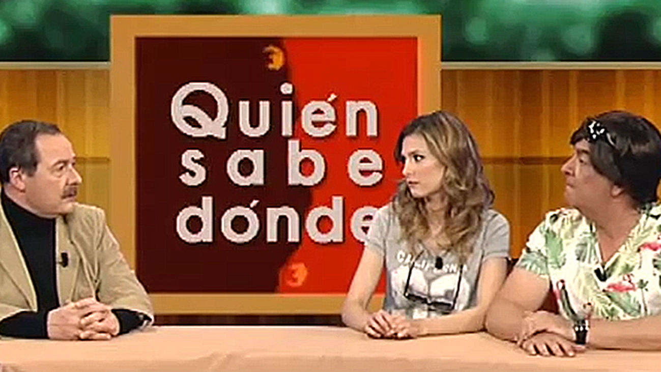 Quién sabe dónde busca sitio. Un lugar digno para poner la sombrilla en la playa en pleno julio