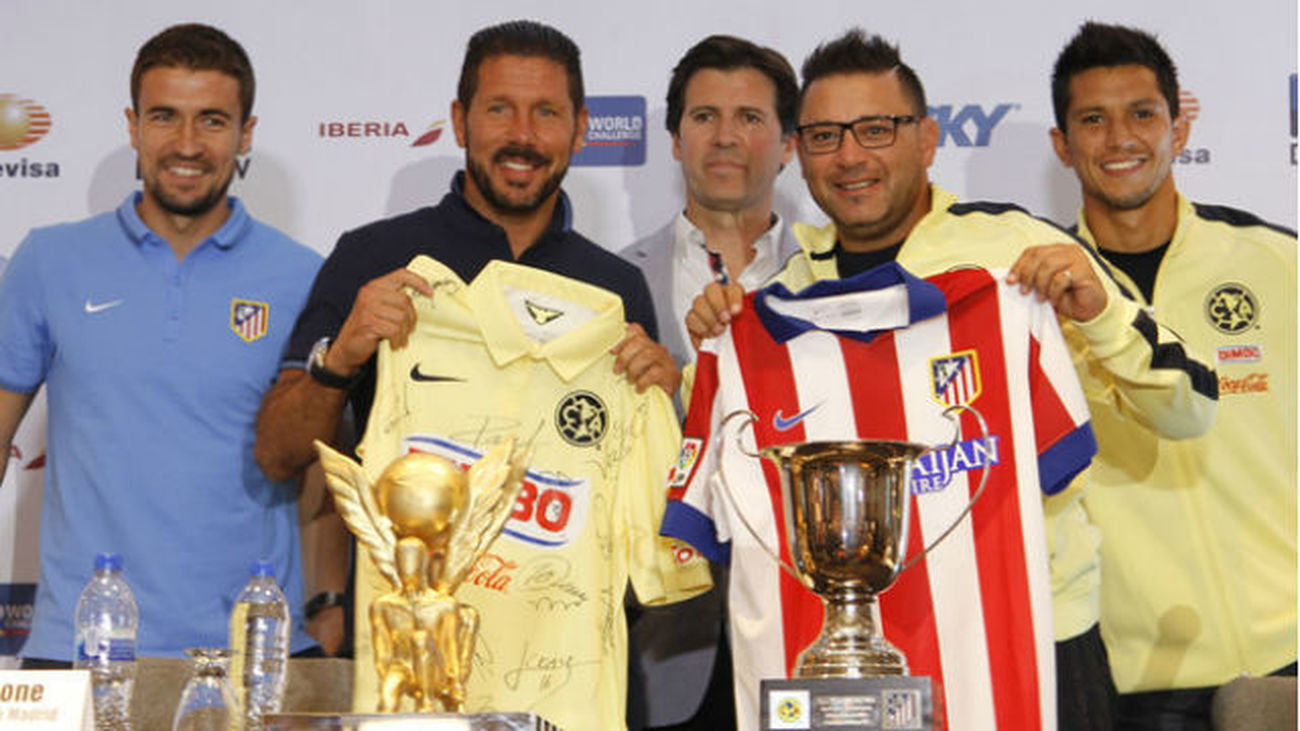 Simeone no descarta a 'Chicharito' Hernández: "Todo es posible"