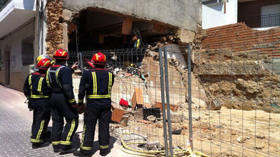 La caída de un muro hiere a una mujer y obliga a desalojar una casa en Algete