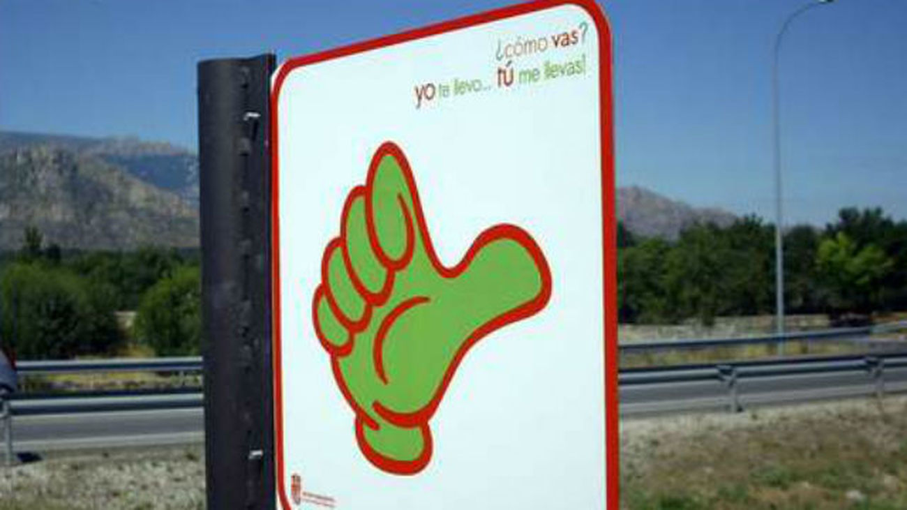 El Boalo impulsa el autostop con postes identificativos en las paradas de autobús