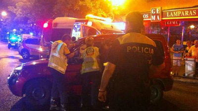 Herido grave tras colisionar la moto en la que viajaba con un turismo en Puente de Vallecas