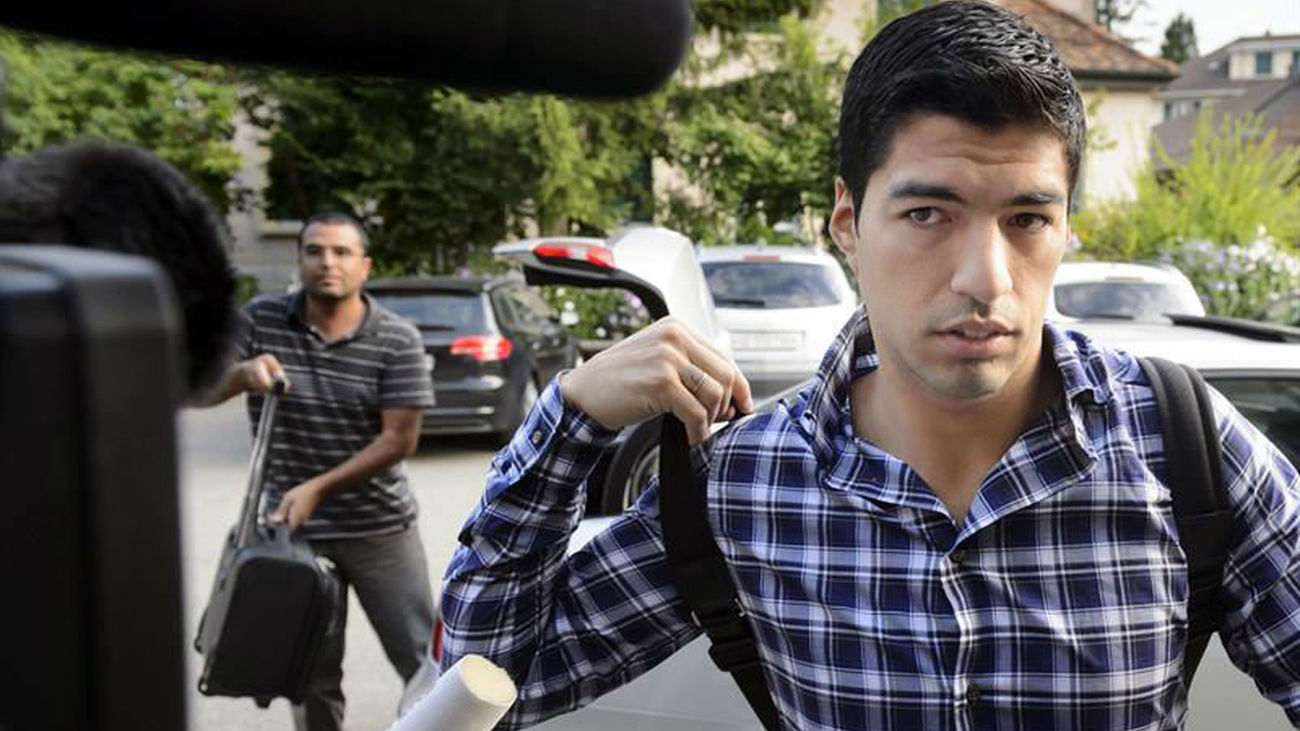 Luis Suárez declarò en el TAS sobre su mordisco a Chiellini