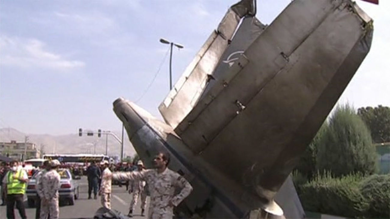 Se estrella un avión comercial en aeropuerto de Teherán