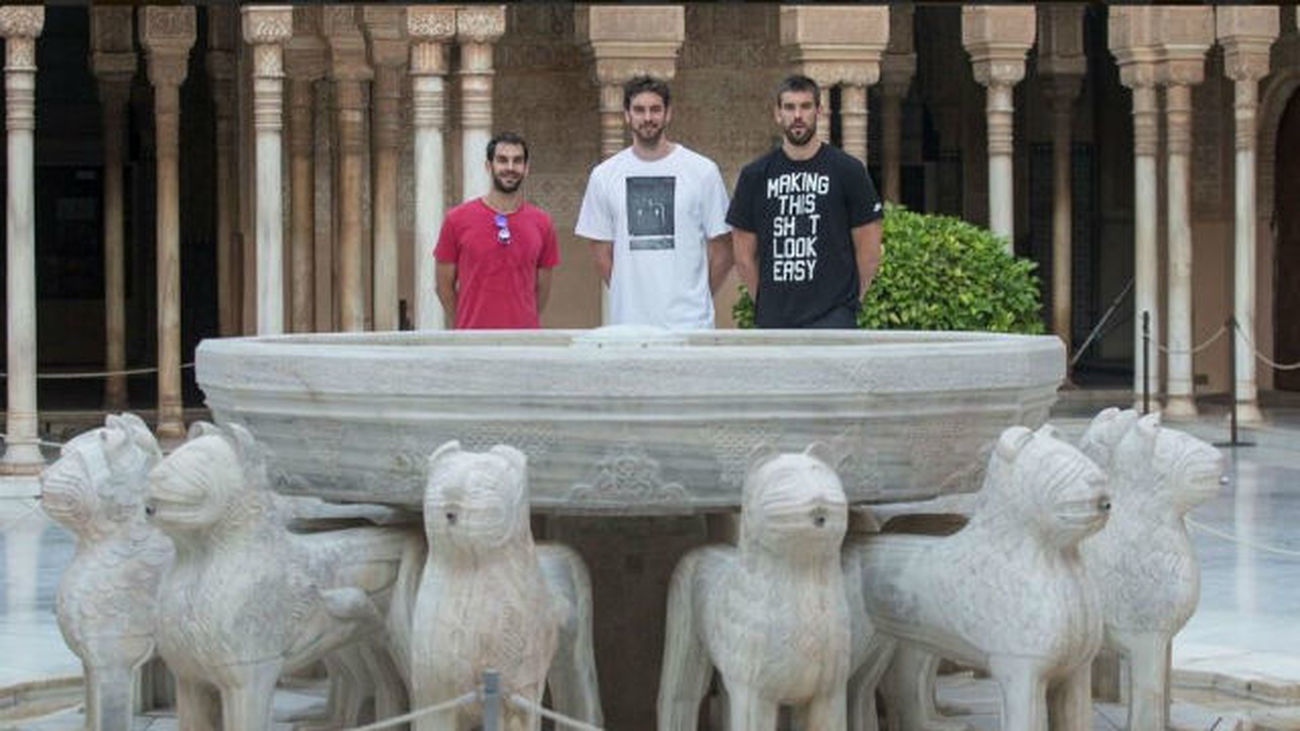 Calderón, Pau y Marc Gasol, en la Alhambra