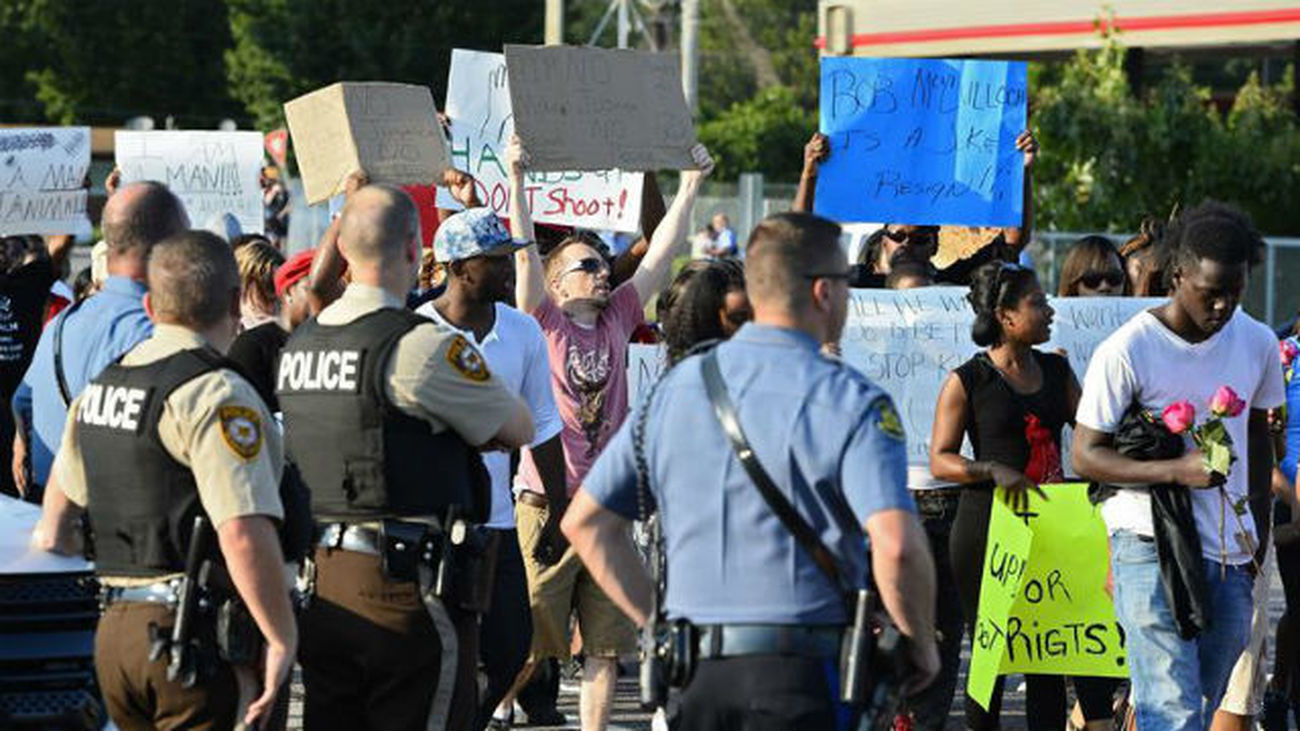 Muere otro hombre negro por disparos de un policía en San Luis, cerca de Ferguson