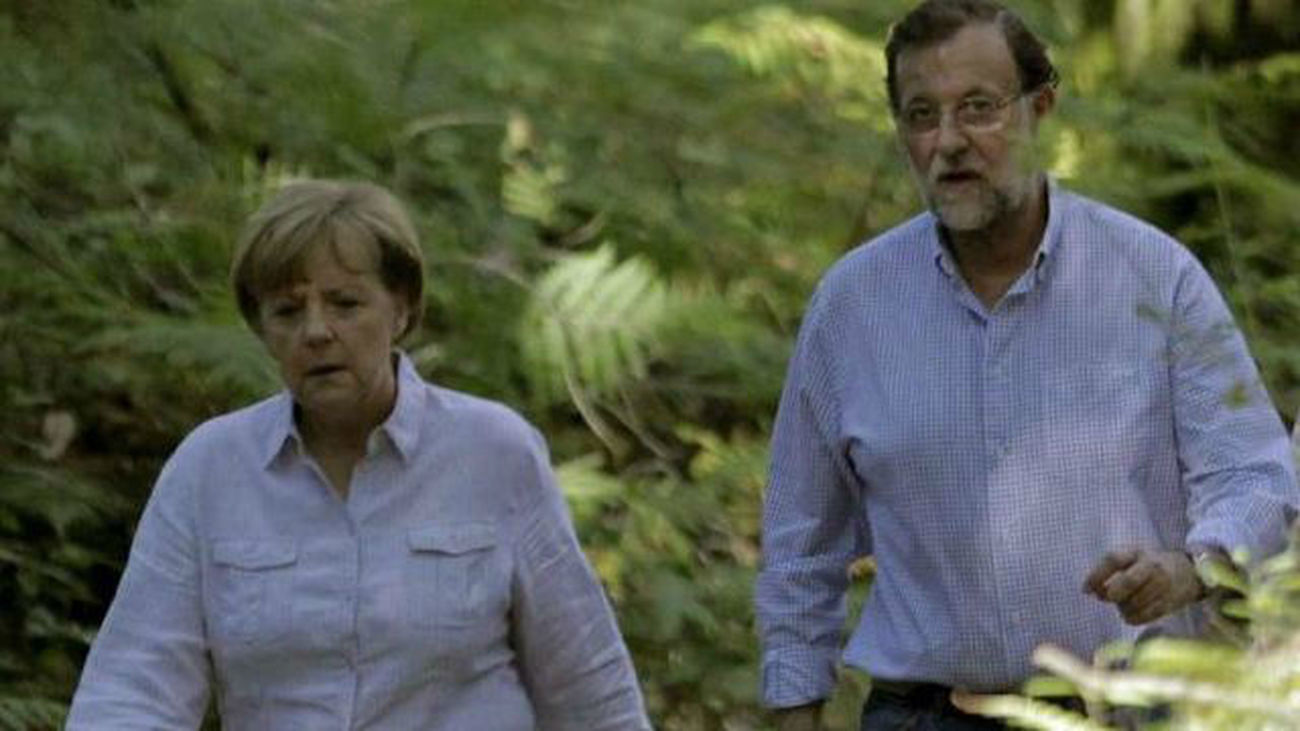 Rajoy enseña a Merkel el Camino de Santiago antes de su reunión de trabajo