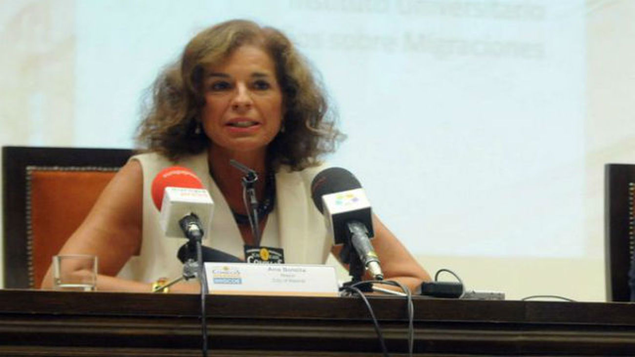 Botella elogia un Madrid sin "guetos" en presencia de 180 nacionalidades